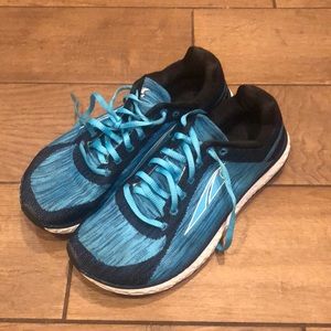 Women’s Altra escalante size 9